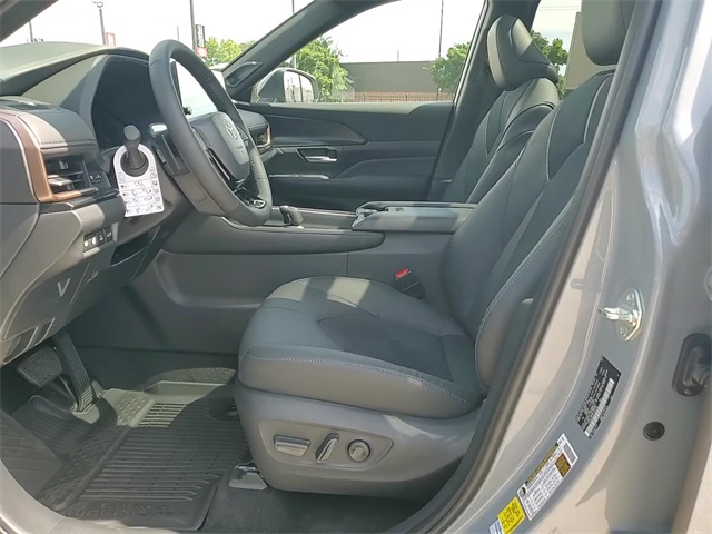 2025 Toyota Grand Highlander Hybrid MAX Platinum photo 11