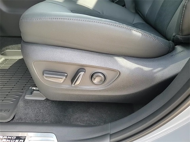 2025 Toyota Grand Highlander Hybrid MAX Platinum photo 12
