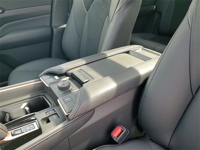 2025 Toyota Grand Highlander Hybrid MAX Platinum photo 19