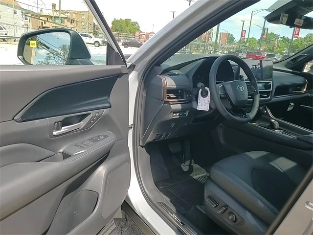 2025 Toyota Grand Highlander Hybrid MAX Platinum photo 9