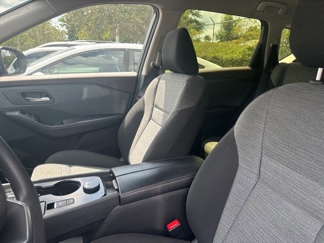 2023 Nissan Rogue SV photo 3