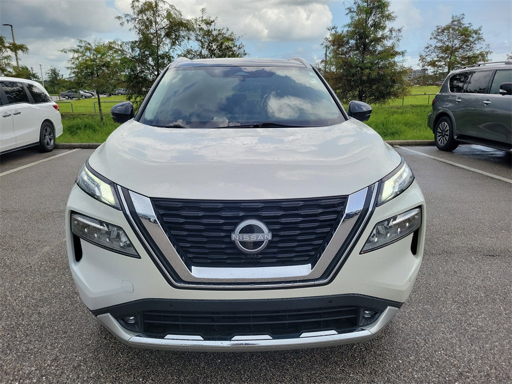 2022 Pearl White Tricoat/Super Black Nissan Rogue Platinum FWD SUV