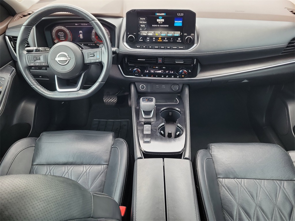 2022 Pearl White Tricoat/Super Black Nissan Rogue Platinum FWD SUV