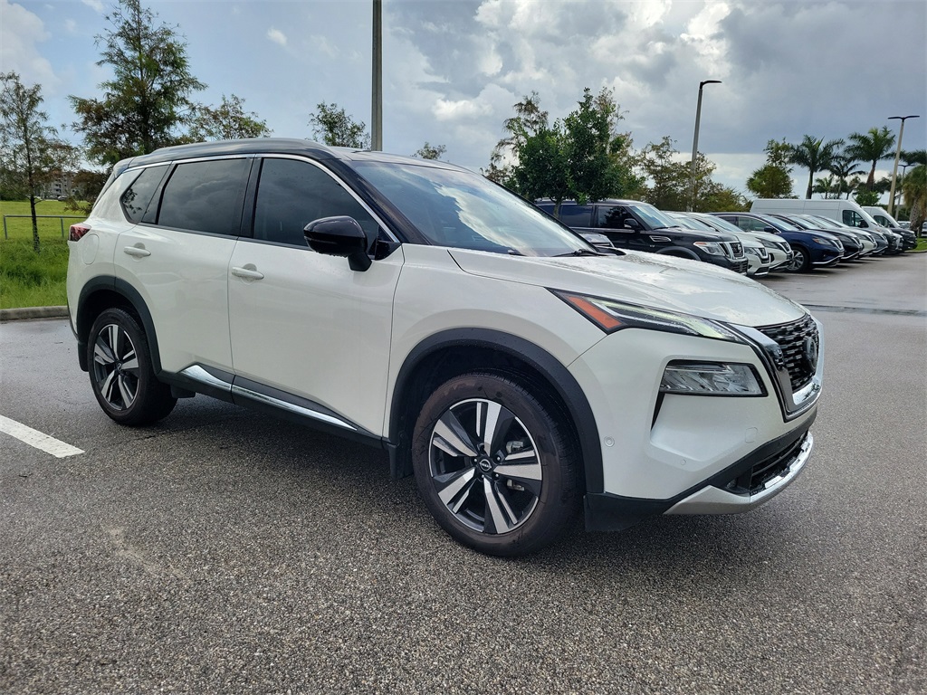 2022 Pearl White Tricoat/Super Black Nissan Rogue Platinum FWD SUV