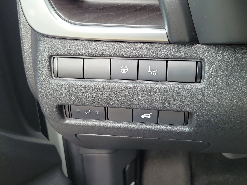 2022 Pearl White Tricoat/Super Black Nissan Rogue Platinum FWD SUV