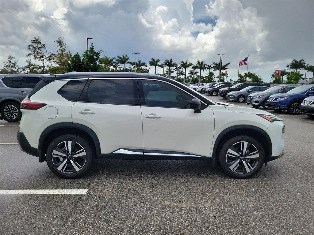 2022 Pearl White Tricoat/Super Black Nissan Rogue Platinum FWD SUV