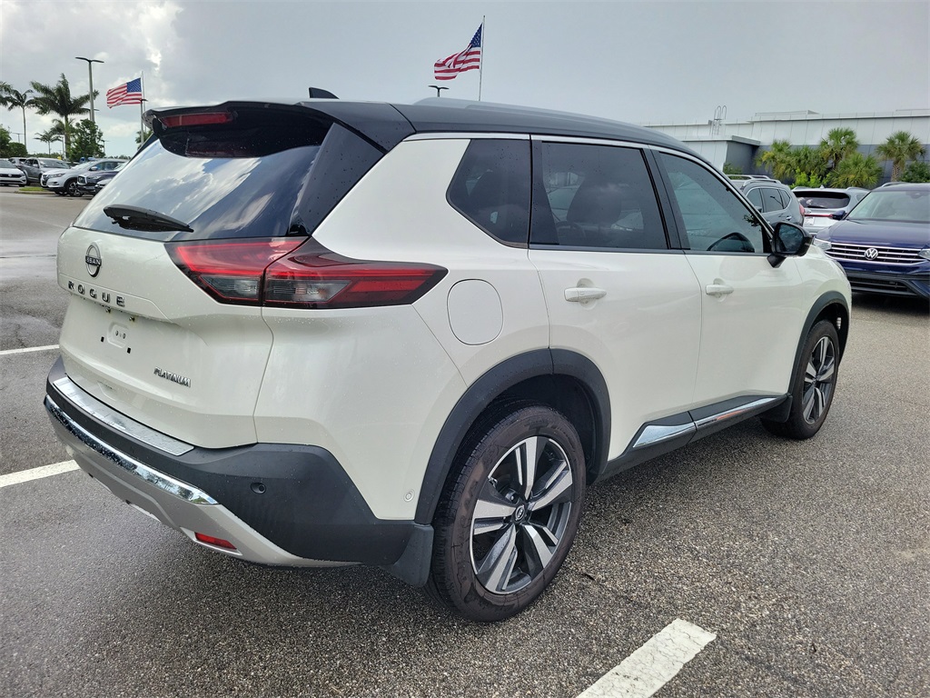 2022 Pearl White Tricoat/Super Black Nissan Rogue Platinum FWD SUV