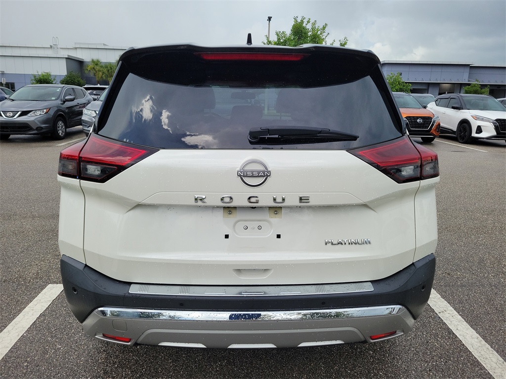 2022 Pearl White Tricoat/Super Black Nissan Rogue Platinum FWD SUV