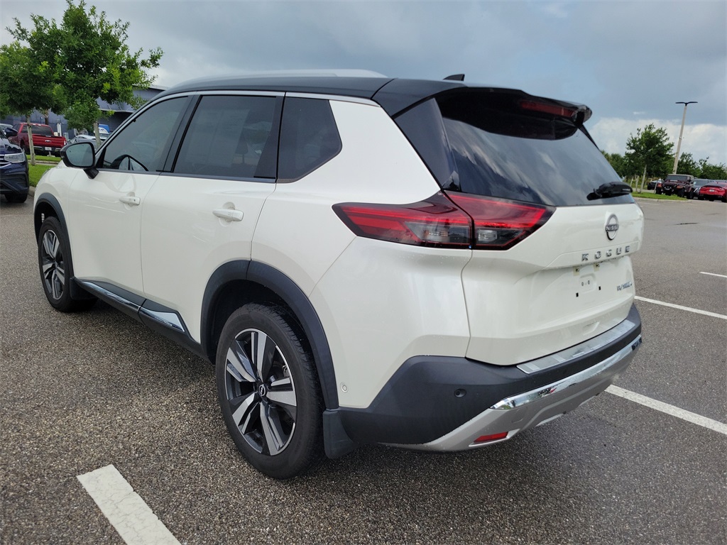 2022 Pearl White Tricoat/Super Black Nissan Rogue Platinum FWD SUV