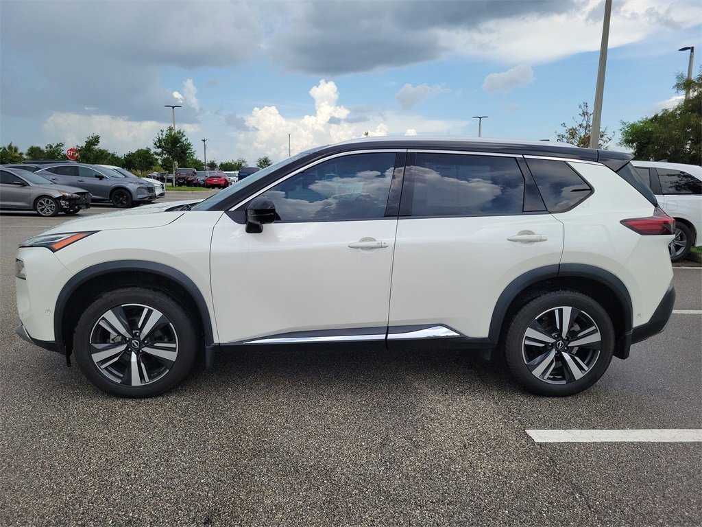 2022 Pearl White Tricoat/Super Black Nissan Rogue Platinum FWD SUV