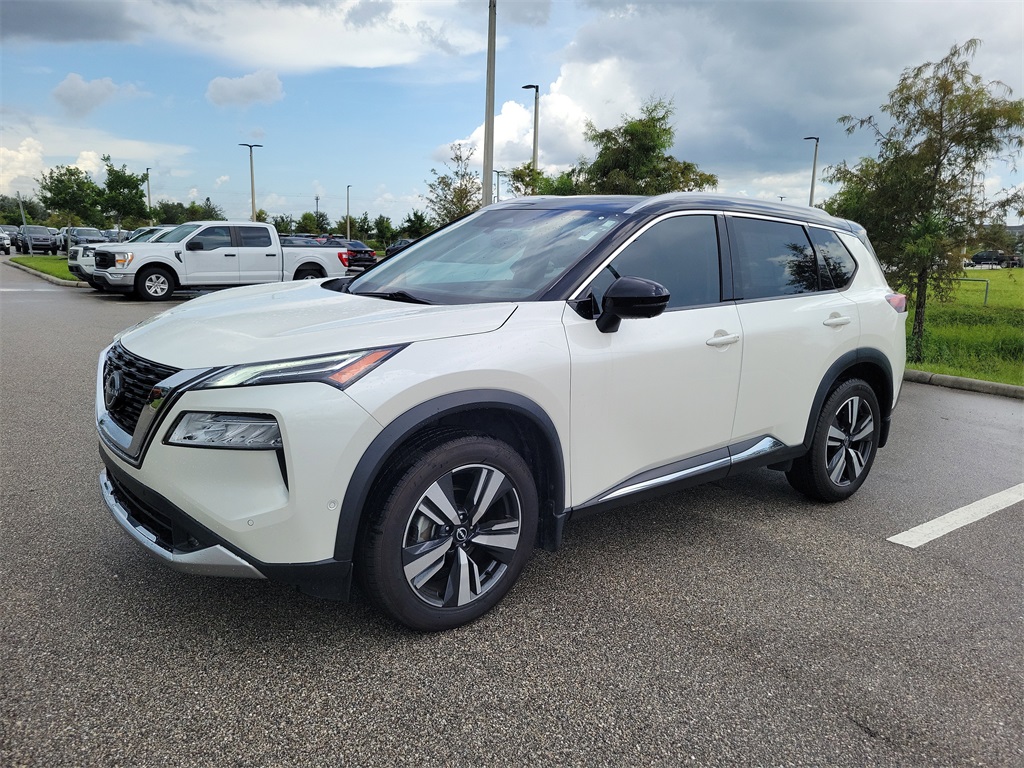 2022 Pearl White Tricoat/Super Black Nissan Rogue Platinum FWD SUV