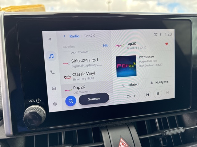 2024 Toyota RAV4 Hybrid SE photo 4