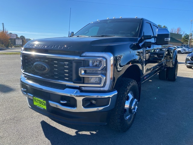 2024 Ford F-350 Super Duty Lariat's photo