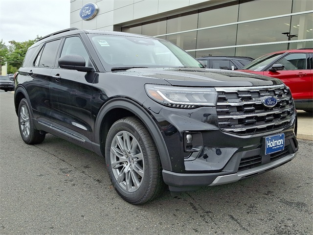 2025 Ford Explorer photo 2