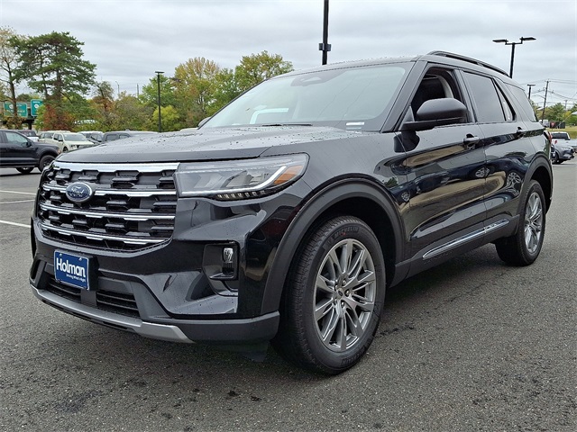 2025 Ford Explorer photo 3