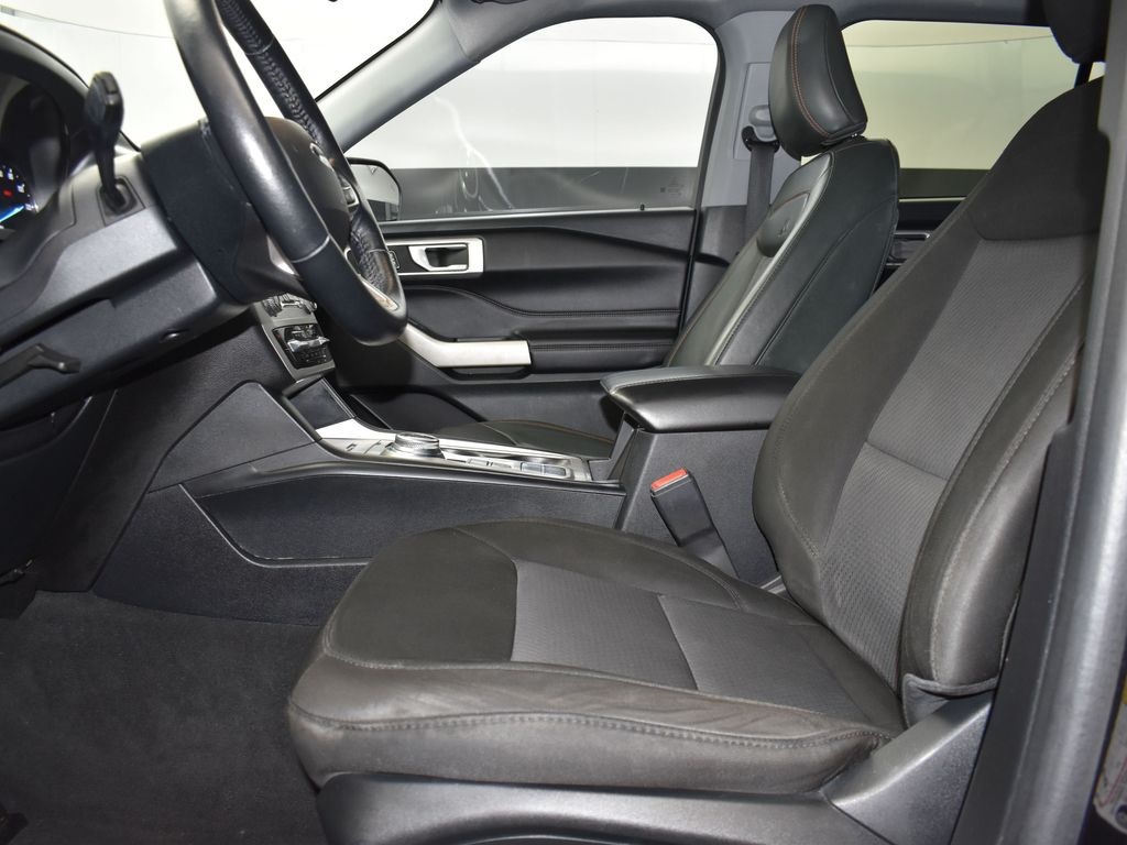 2022 Agate Black Metallic Ford Explorer XLT RWD SUV