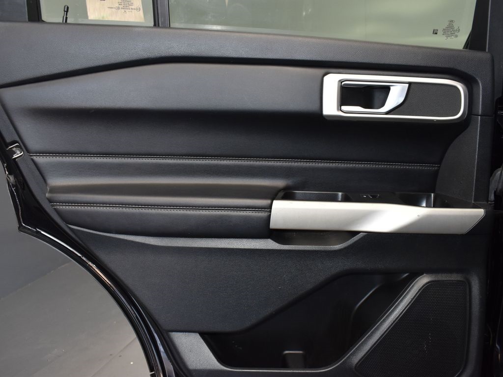 2022 Agate Black Metallic Ford Explorer XLT RWD SUV