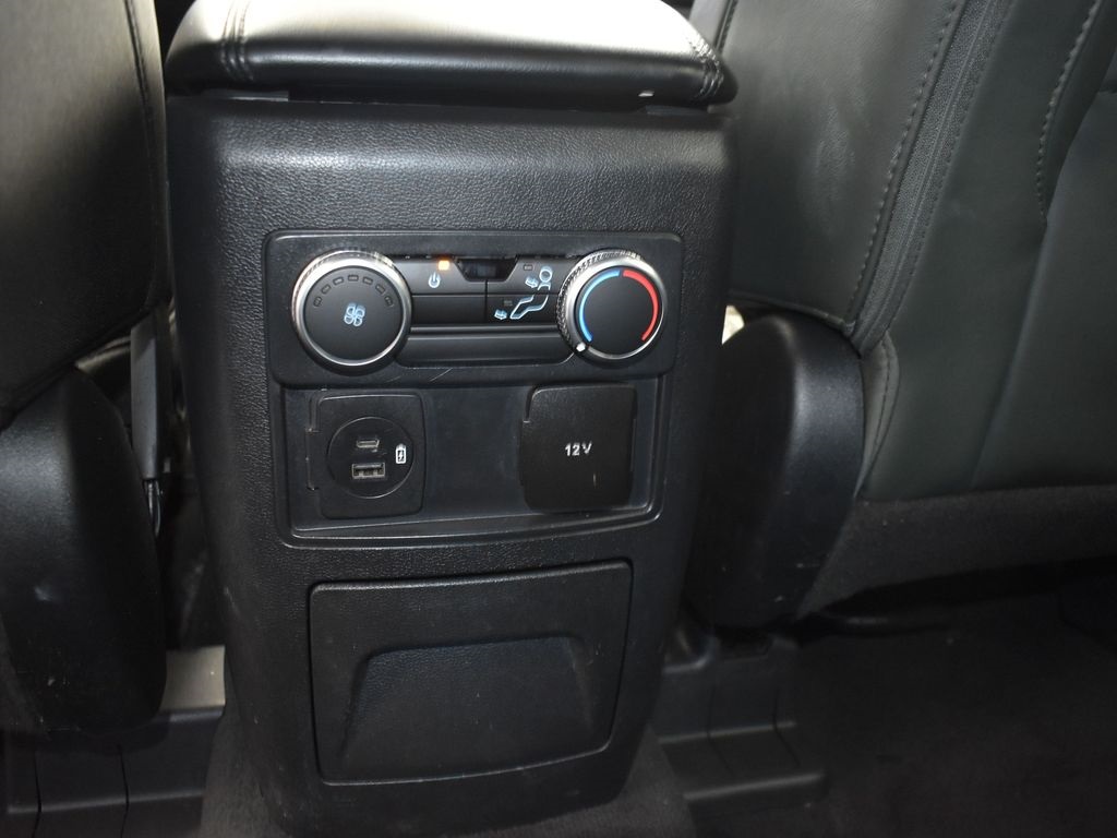 2022 Agate Black Metallic Ford Explorer XLT RWD SUV