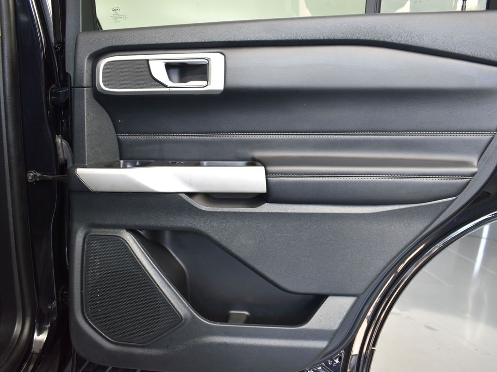 2022 Agate Black Metallic Ford Explorer XLT RWD SUV