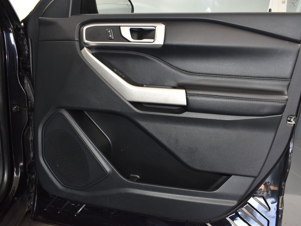 2022 Agate Black Metallic Ford Explorer XLT RWD SUV