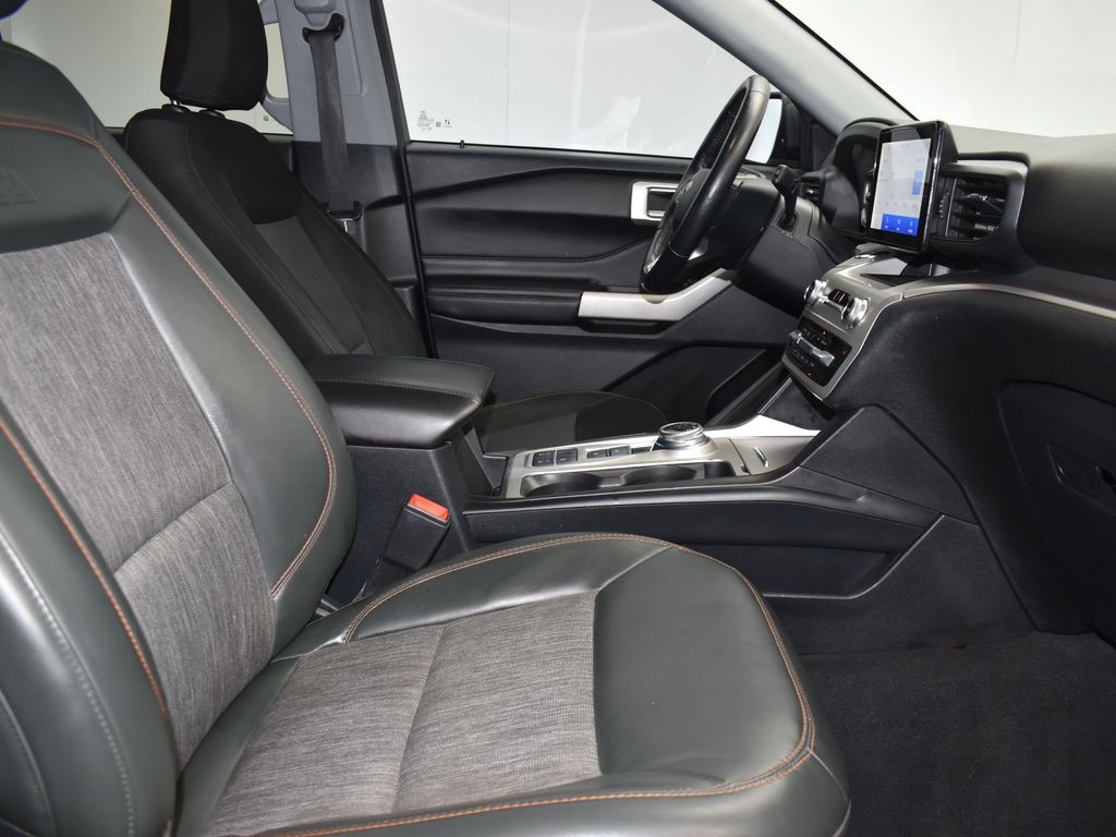 2022 Agate Black Metallic Ford Explorer XLT RWD SUV