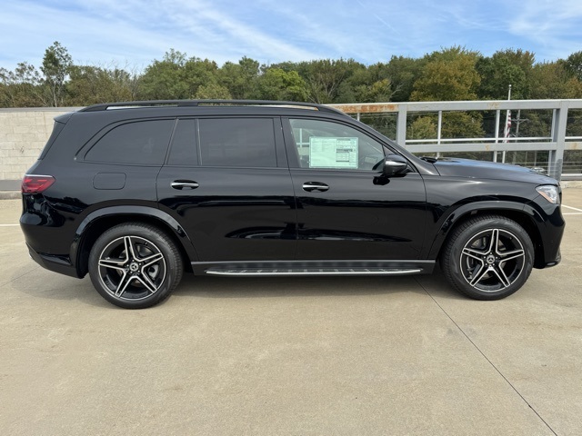 2026 Mercedes Benz GLS 450 4MATIC photo 2