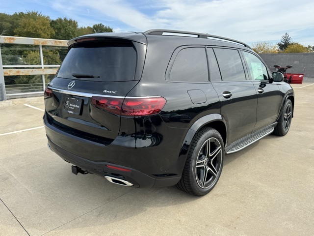 2026 Mercedes Benz GLS 450 4MATIC photo 3