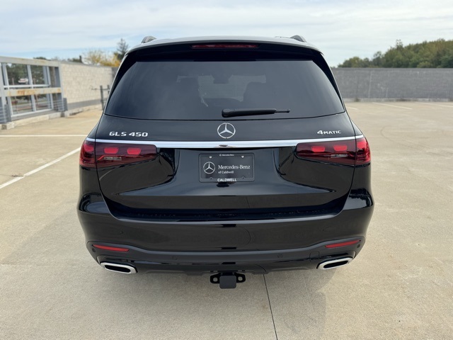2026 Mercedes Benz GLS 450 4MATIC photo 4