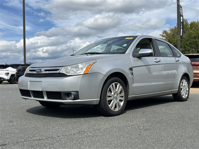 2010 Ford Focus SEL photo 2