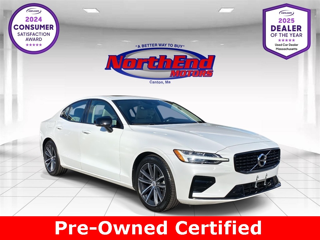 2022 Crystal White Metallic Volvo S60 B5 Momentum AWD Sedan
