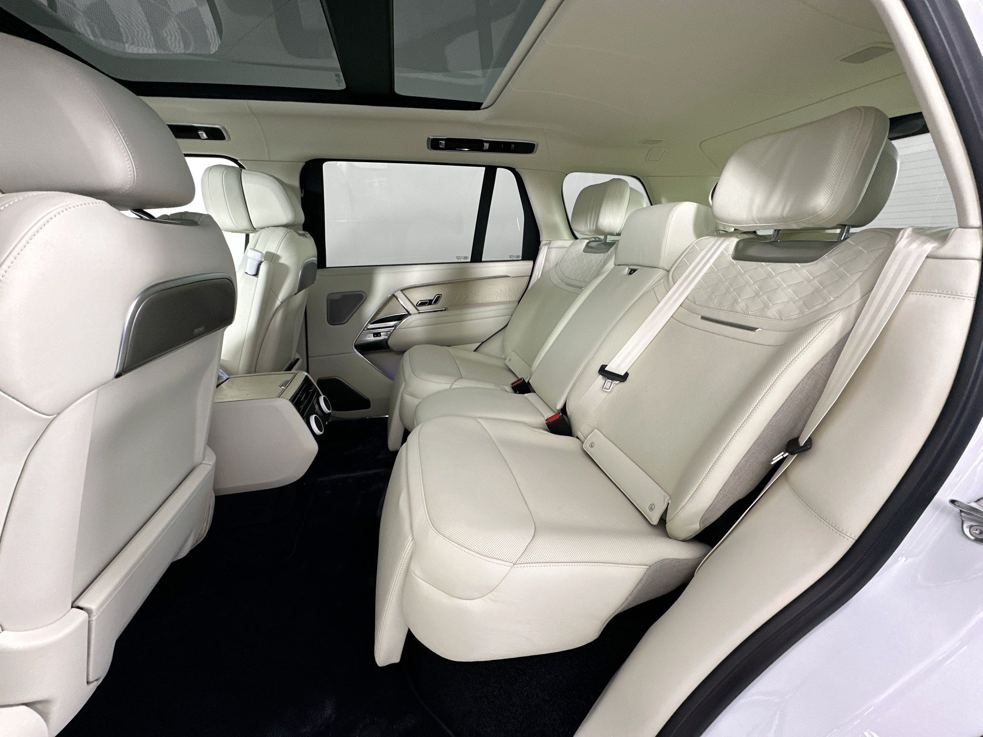 new 2026 Land Rover Range Rover car, priced at $256,155