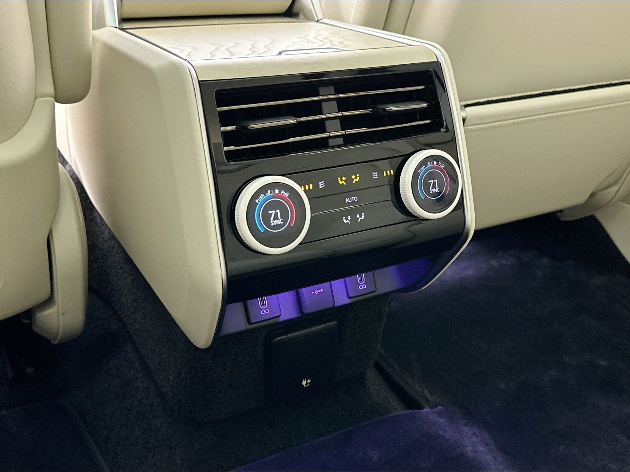 new 2026 Land Rover Range Rover car, priced at $256,155