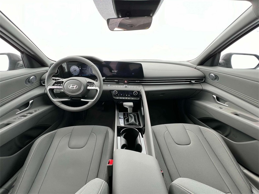 2024 Hyundai Elantra SEL Convenience photo 13