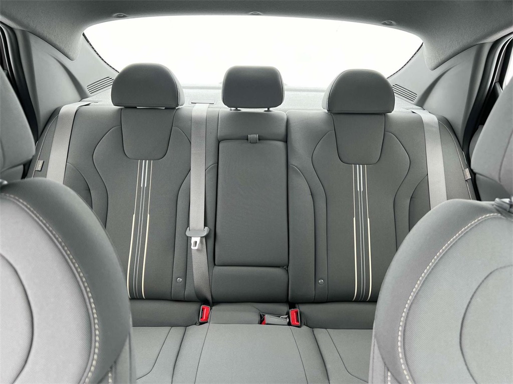 2024 Hyundai Elantra SEL Convenience photo 16