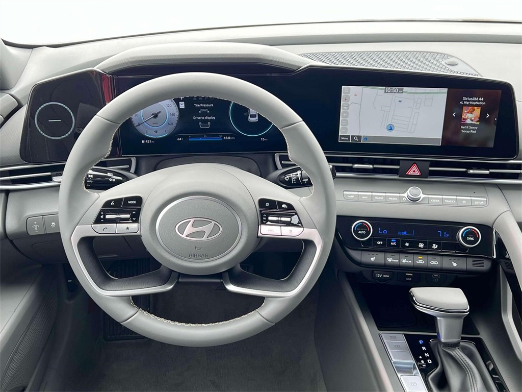 2024 Hyundai Elantra SEL Convenience photo 17