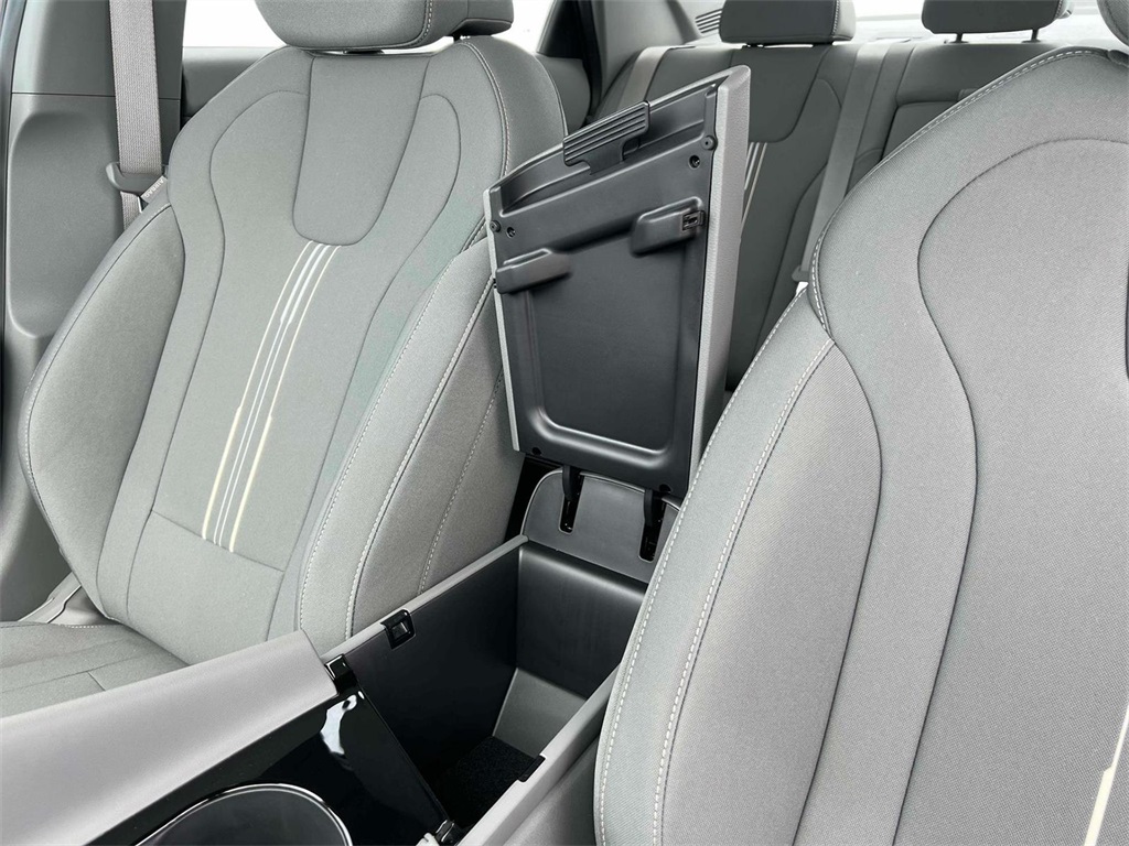 2024 Hyundai Elantra SEL Convenience photo 18