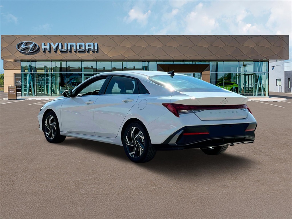 2024 Hyundai Elantra SEL Convenience photo 5