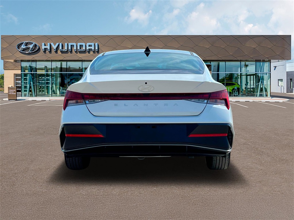 2024 Hyundai Elantra SEL Convenience photo 6