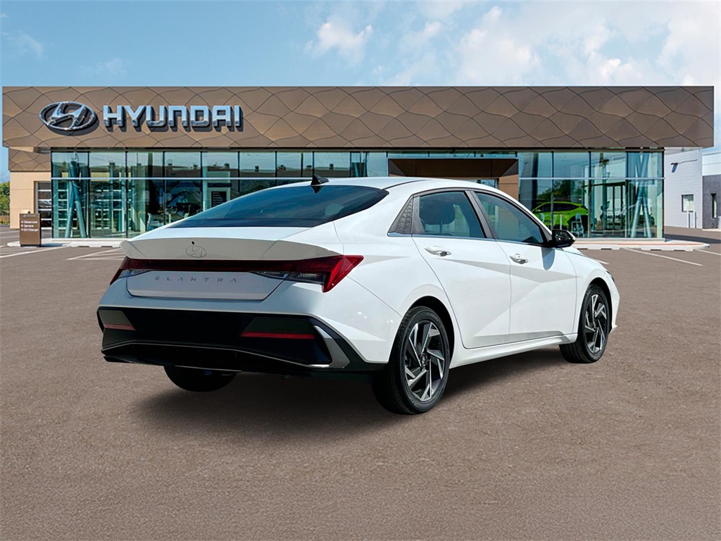 2024 Hyundai Elantra SEL Convenience photo 7