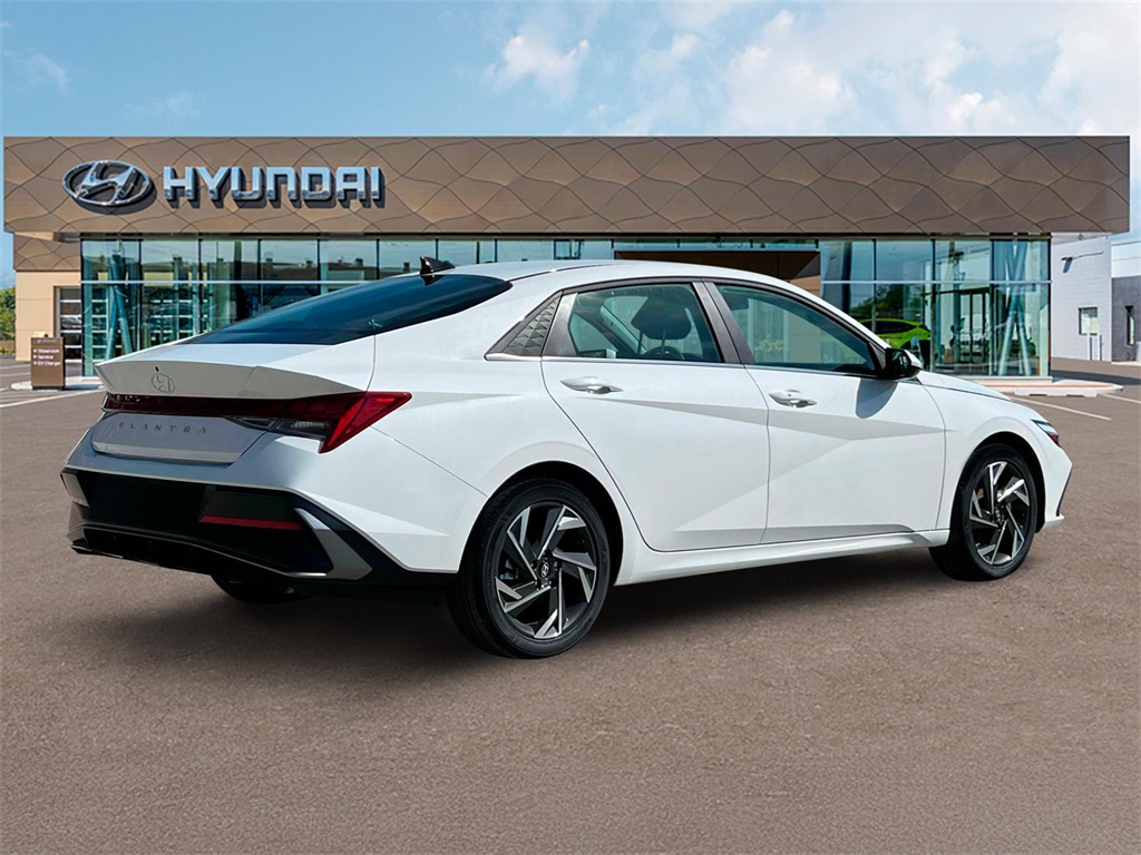 2024 Hyundai Elantra SEL Convenience photo 8