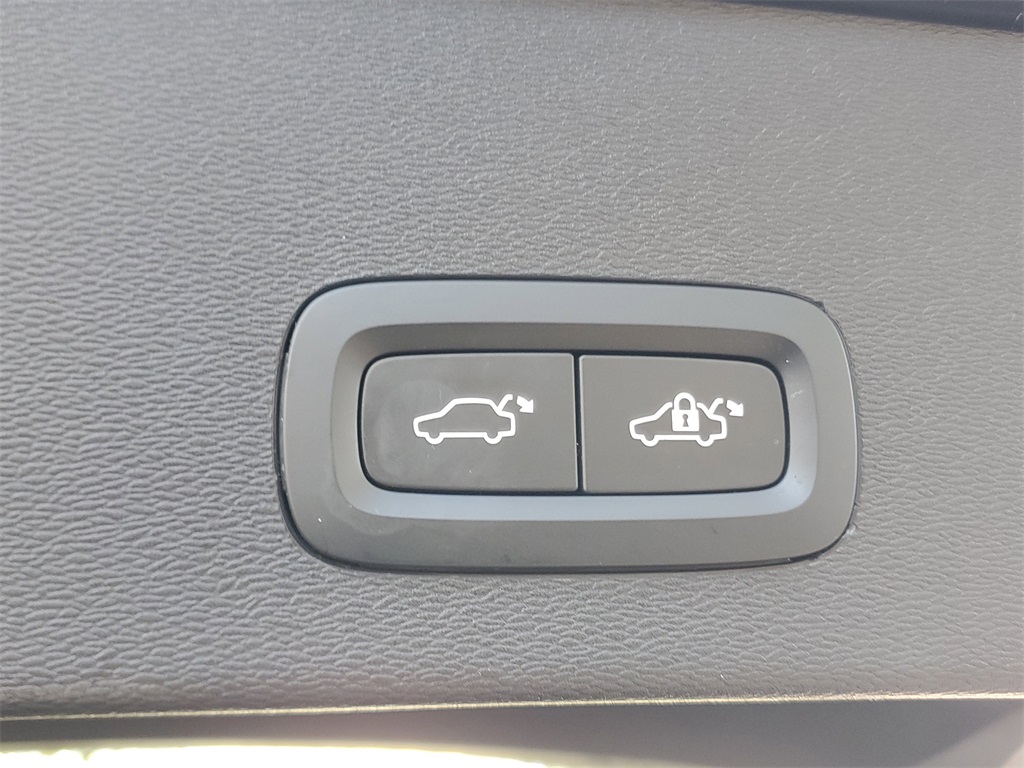 used 2023 Volvo C40 Recharge Pure Electric car, priced at $23,385