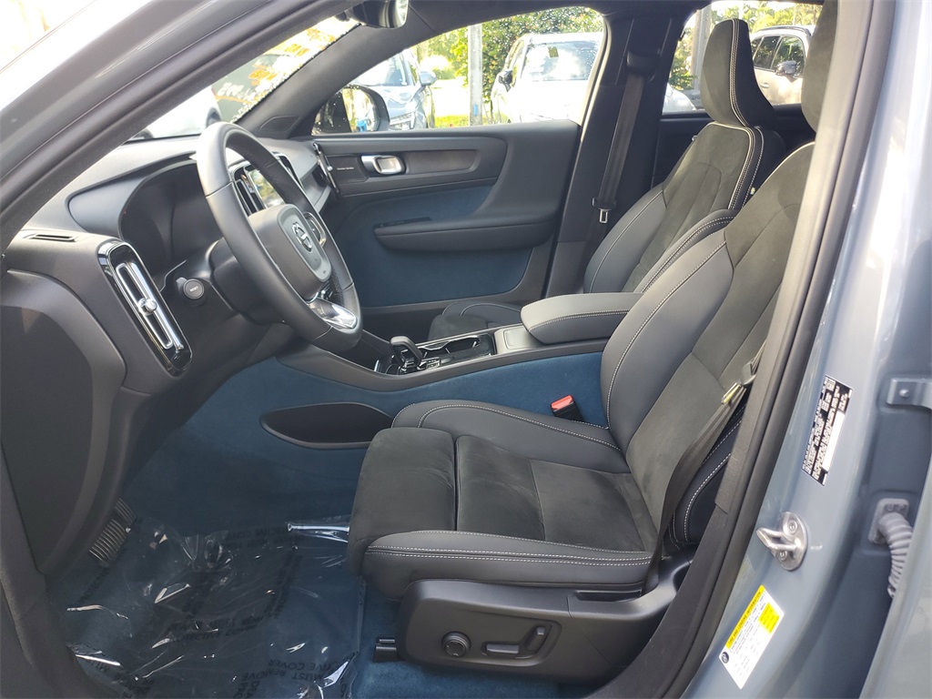 used 2023 Volvo C40 Recharge Pure Electric car, priced at $23,385