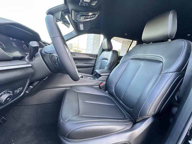 2025 Diamond Black Crystal Pearlcoat Jeep Grand Cherokee Limited 4X4 SUV