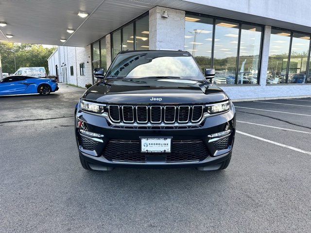 2025 Diamond Black Crystal Pearlcoat Jeep Grand Cherokee Limited 4X4 SUV