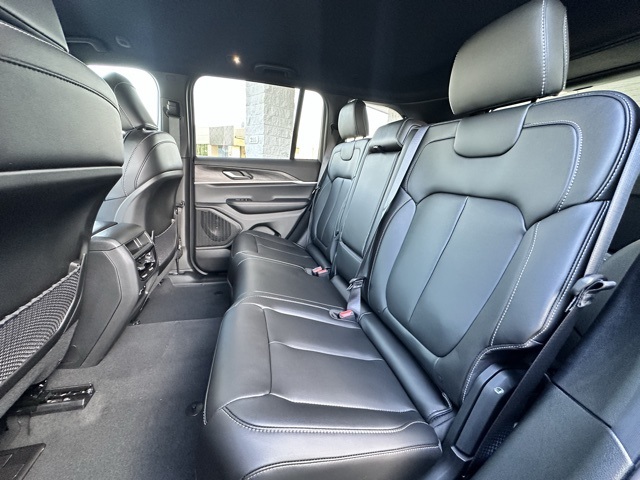 2025 Diamond Black Crystal Pearlcoat Jeep Grand Cherokee Limited 4X4 SUV
