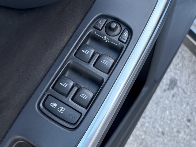 used 2018 Volvo V60 car, priced at $27,995