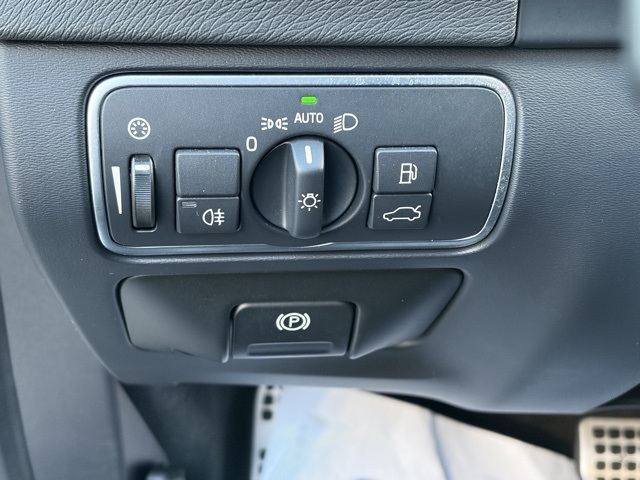 used 2018 Volvo V60 car, priced at $27,995