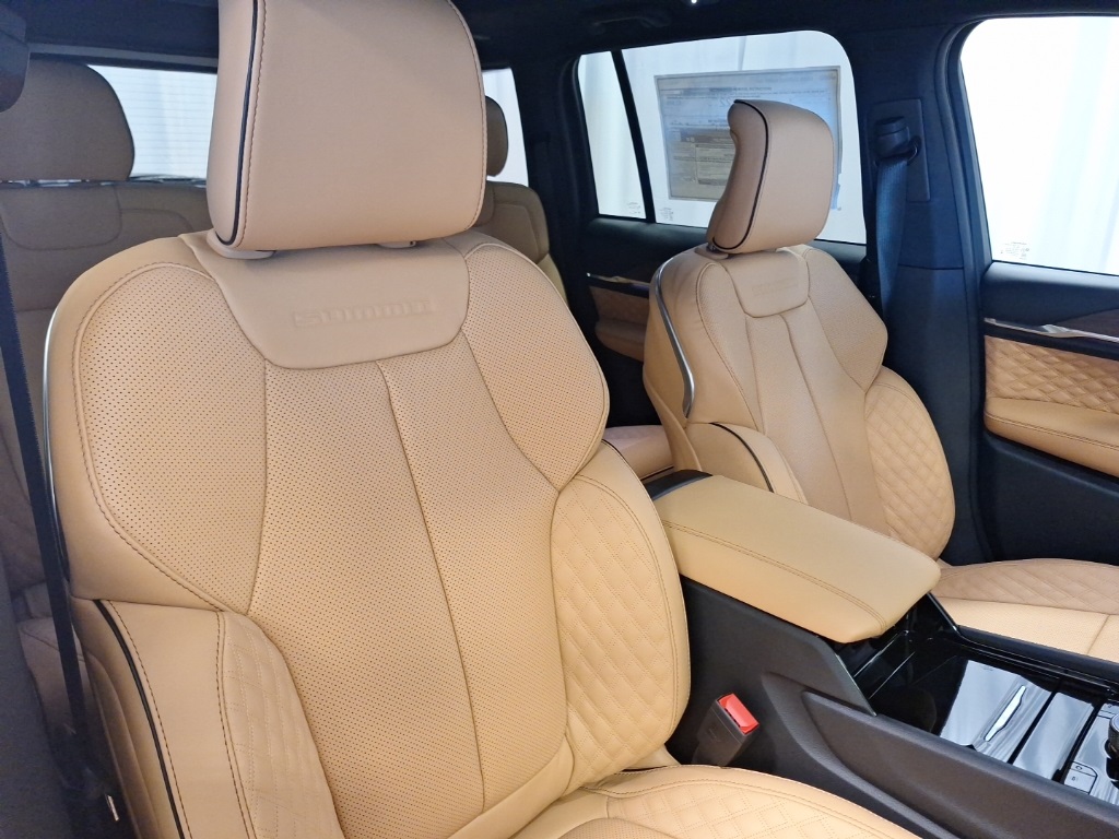 new 2025 Jeep Grand Cherokee car, priced at $60,830