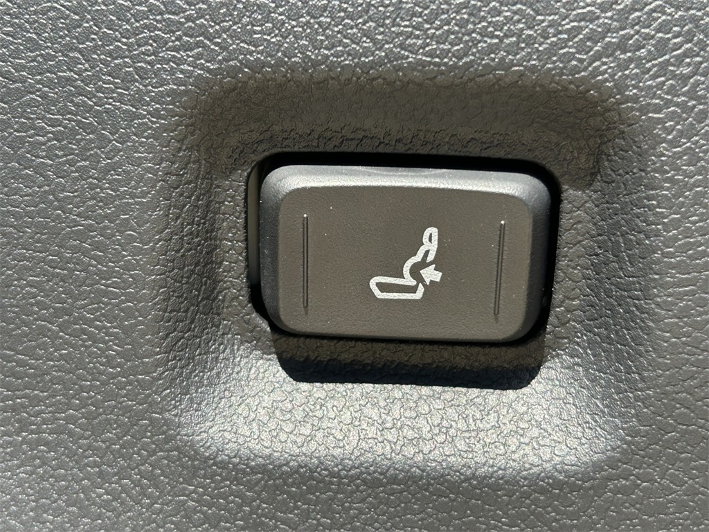 2025 Toyota Tacoma SR5 Double Cab photo 17