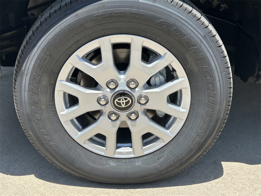 2025 Toyota Tacoma SR5 Double Cab photo 9